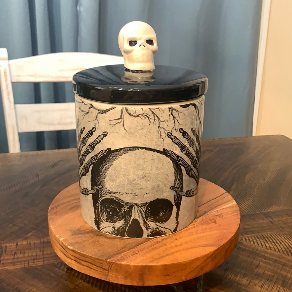 Skull Halloween canister